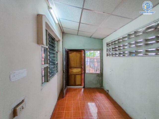 *****ทาวน์เฮ้าส์มือสองย่านนนทบุรี ม.พระปิ่น2 ติด ถ.บรมราชชนนี เนื้อที่กว้างถึง 25.5 ตร.ว. ฟังก์ชัน 2 ห้องนอน 2 ห้องน้ำ 1 ที่จอดรถ บ้านพร้อมอยู่ ข้างบ้านมีพื้นที่ บนทำเลดี เดินทางสะดวก เชื่อมต่อถ.พุทธมณฑลสาย2, ถ.กาญจนาภิเษก ใกล้ม.มหิดล และทางด่วน "ศรีรัช" จองด่วน!